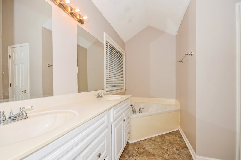 1,675/Mo, 10 Peace Tree Ln NE Rydal, GA 30171 Main Bathroom View