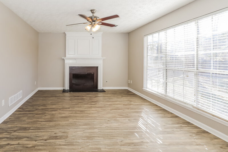 1,610/Mo, 1341 Birdsong Ln Hampton, GA 30228 Family Room View