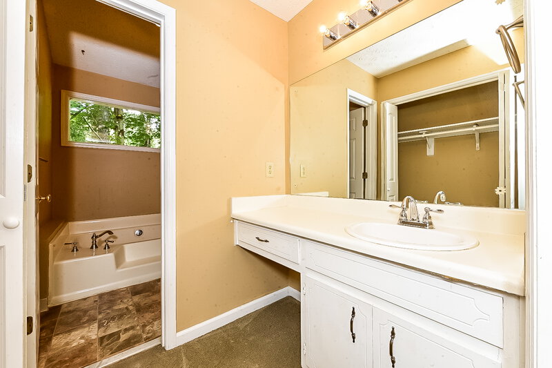 1,680/Mo, 887 Forest Pointe Way Jonesboro, GA 30238 Main Bathroom View