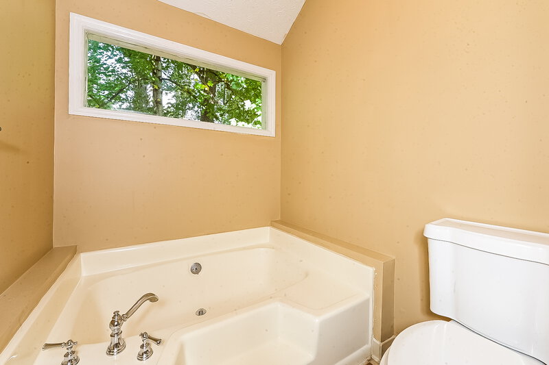 1,680/Mo, 887 Forest Pointe Way Jonesboro, GA 30238 Main Bathroom View 2