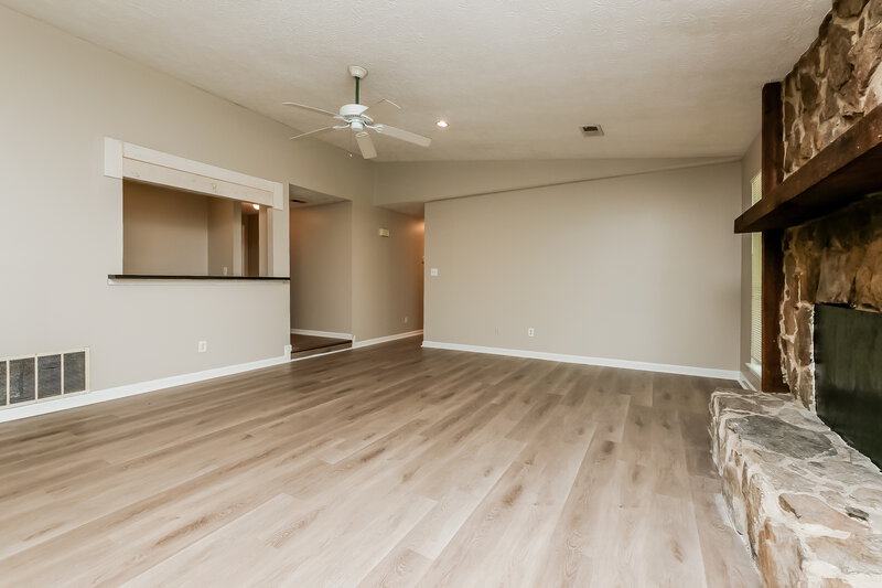 1,820/Mo, 9380 Forest Knoll Dr Jonesboro, GA 30238 Living Room View 3