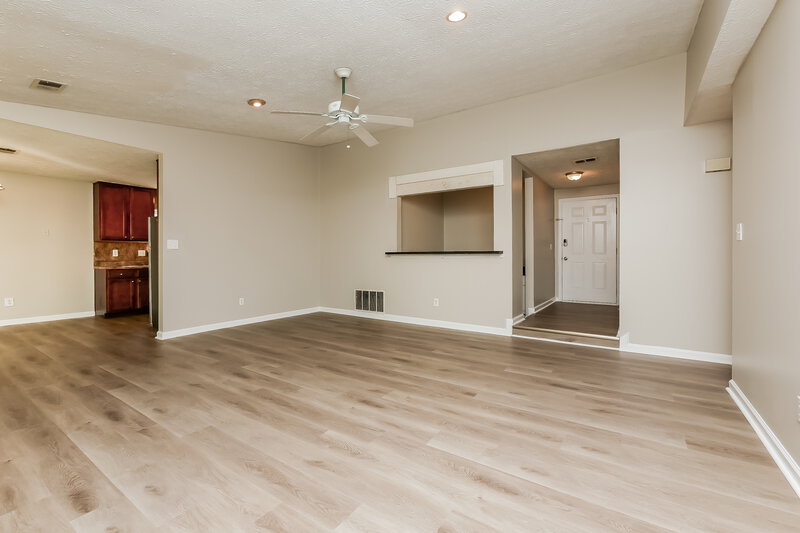 1,820/Mo, 9380 Forest Knoll Dr Jonesboro, GA 30238 Living Room View 4