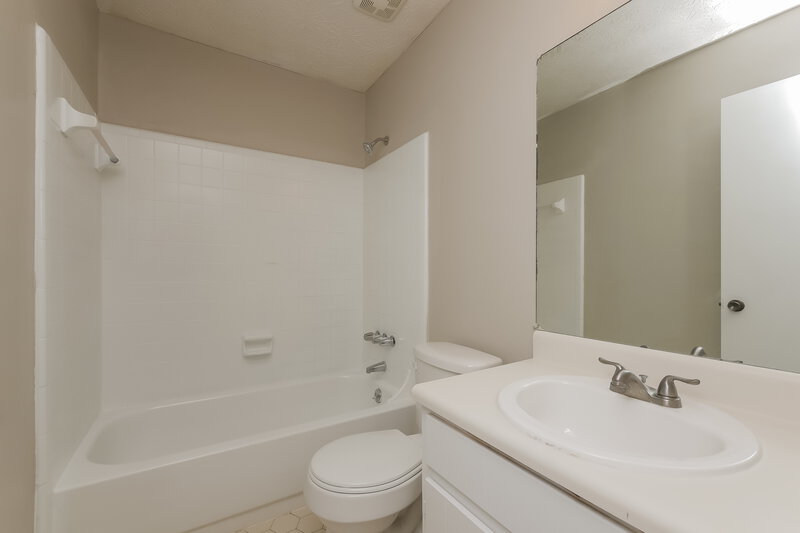 1,820/Mo, 9380 Forest Knoll Dr Jonesboro, GA 30238 Main Bathroom View