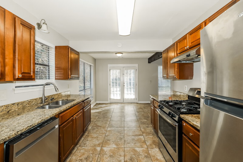 1,640/Mo, 8866 Wellston Ct Jonesboro, GA 30238 Kitchen View 2