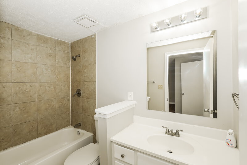 1,640/Mo, 8866 Wellston Ct Jonesboro, GA 30238 Bathroom View
