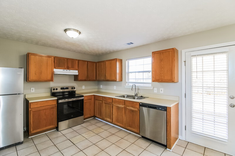1,885/Mo, 644 Aspen Brook Dr McDonough, GA 30253 Kitchen View 2