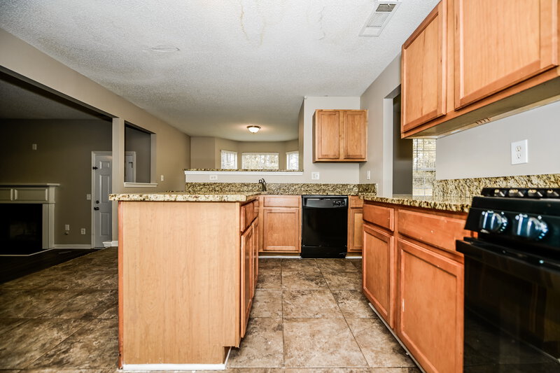 2,095/Mo, 833 Kohl Dr McDonough, GA 30253 Kitchen View 2