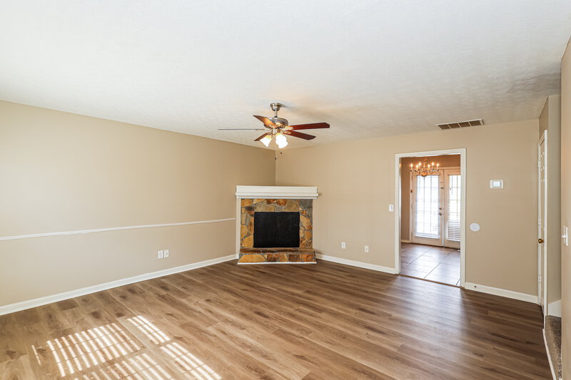 1,750/Mo, 641 Carlton Rd Palmetto, GA 30268 Living Room View