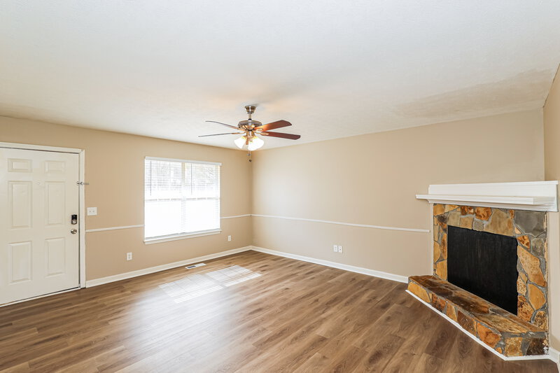 1,750/Mo, 641 Carlton Rd Palmetto, GA 30268 Living Room View 3