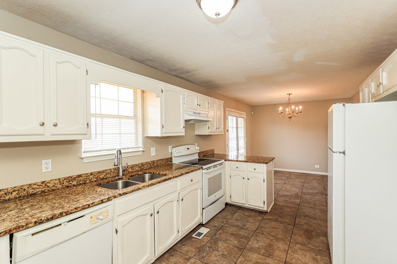 1,750/Mo, 641 Carlton Rd Palmetto, GA 30268 Kitchen View 2