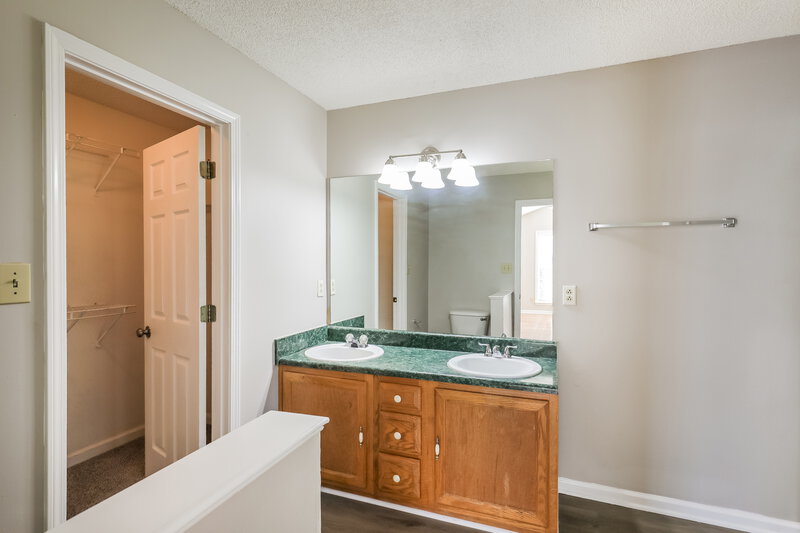 1,830/Mo, 3302 Bells Landing Dr Rex, GA 30273 Main Bathroom View