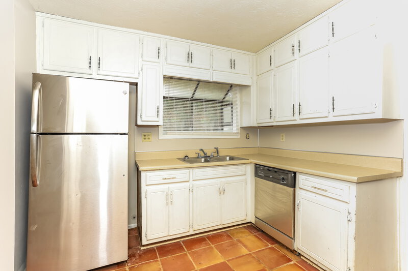 1,855/Mo, 202 Northbridge Dr Stockbridge, GA 30281 Kitchen View