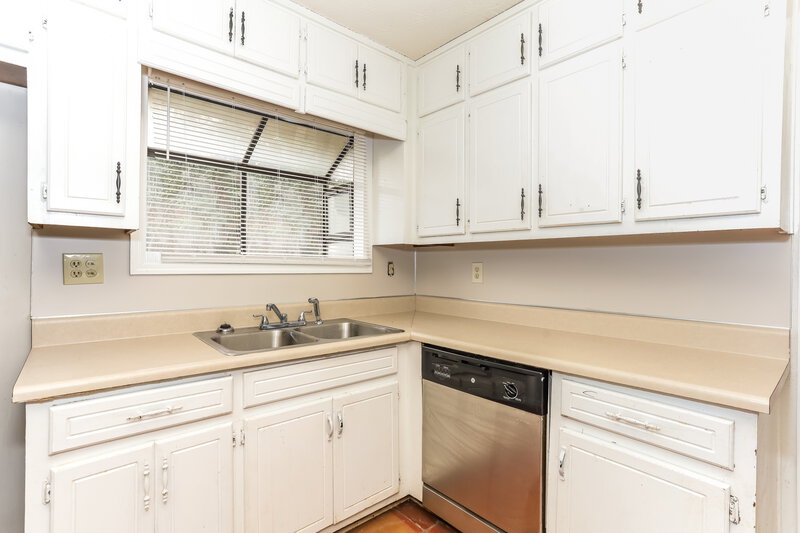 1,855/Mo, 202 Northbridge Dr Stockbridge, GA 30281 Kitchen View 2