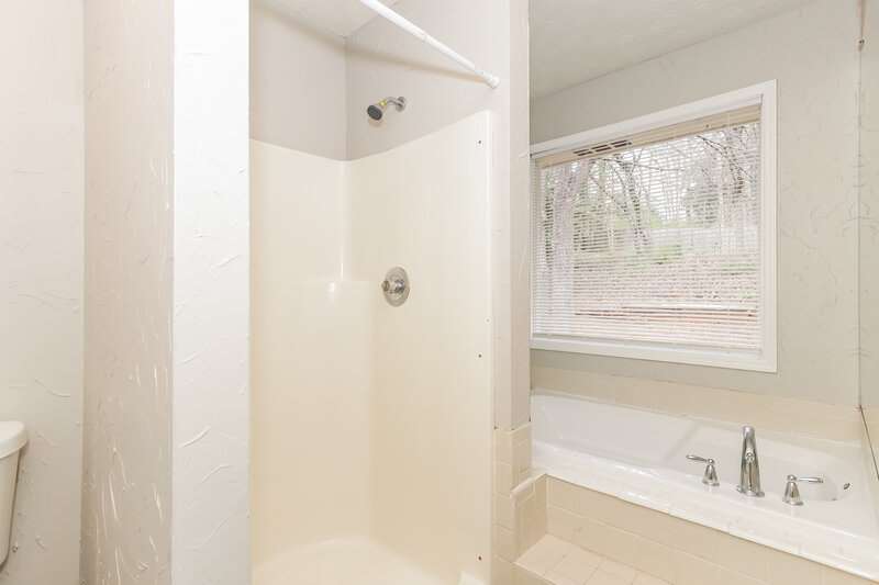 1,855/Mo, 202 Northbridge Dr Stockbridge, GA 30281 Main Bathroom View