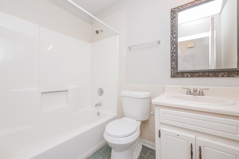1,855/Mo, 202 Northbridge Dr Stockbridge, GA 30281 Bathroom View 2