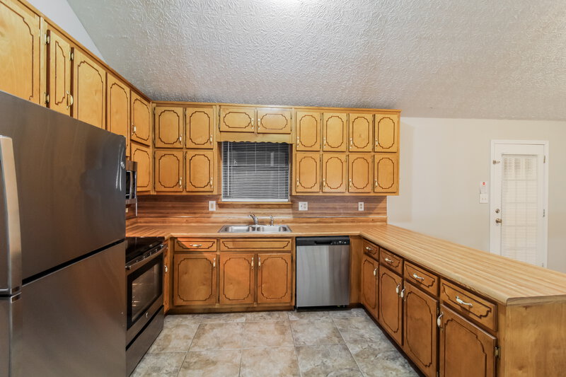 1,995/Mo, 413 Azalea Dr Stockbridge, GA 30281 Kitchen View