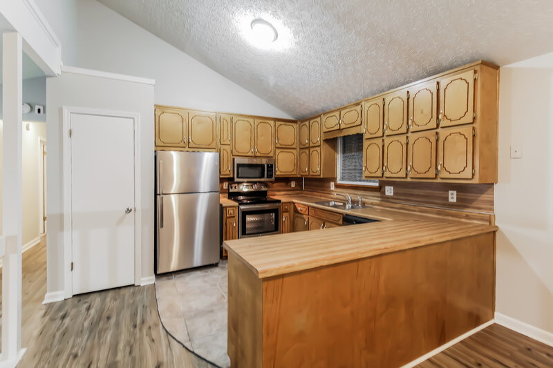 1,995/Mo, 413 Azalea Dr Stockbridge, GA 30281 Kitchen View 2