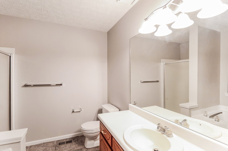 1,995/Mo, 413 Azalea Dr Stockbridge, GA 30281 Main Bathroom View