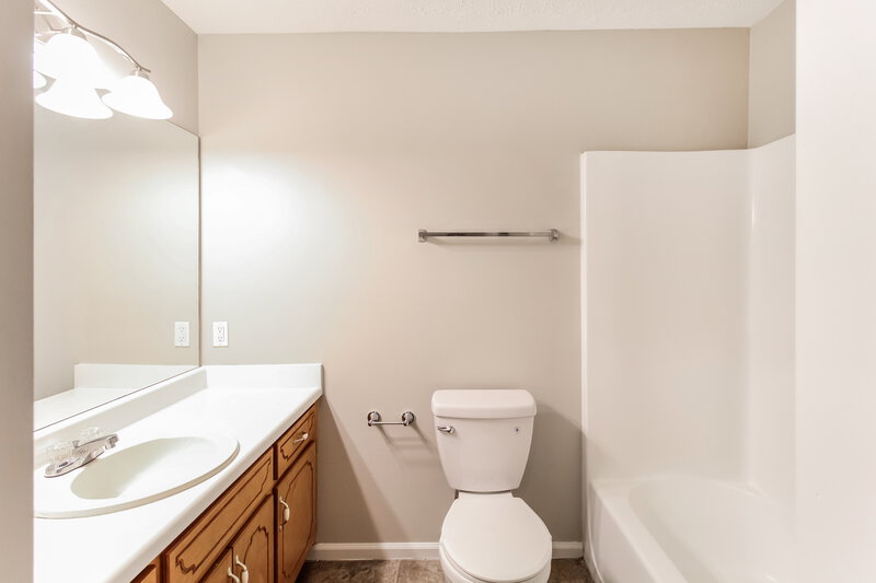 1,995/Mo, 413 Azalea Dr Stockbridge, GA 30281 Bathroom View