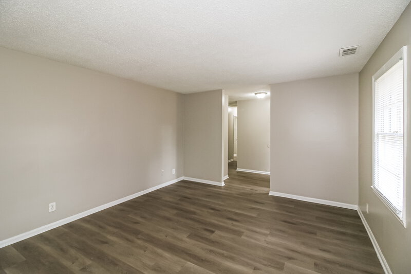 1,550/Mo, 20 Freeman Dr Stockbridge, GA 30281 Living Room View 2