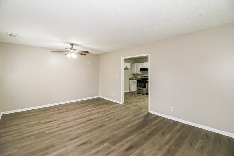 1,550/Mo, 20 Freeman Dr Stockbridge, GA 30281 Living Room View 3