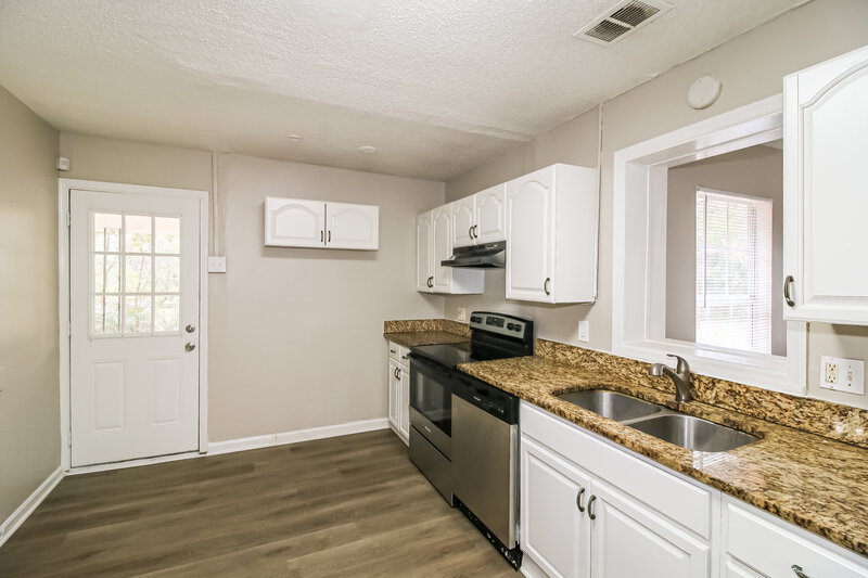 1,550/Mo, 20 Freeman Dr Stockbridge, GA 30281 Kitchen View
