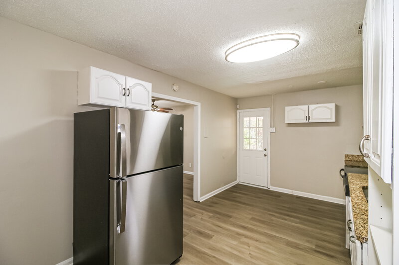 1,550/Mo, 20 Freeman Dr Stockbridge, GA 30281 Kitchen View 2