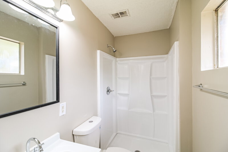 1,550/Mo, 20 Freeman Dr Stockbridge, GA 30281 Main Bathroom View
