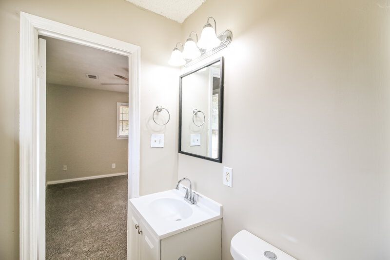 1,550/Mo, 20 Freeman Dr Stockbridge, GA 30281 Main Bathroom View 2