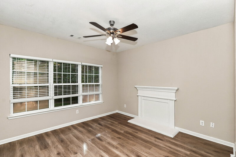 1,930/Mo, 4689 Ravenwood Loop Union City, GA 30291 Living Room View