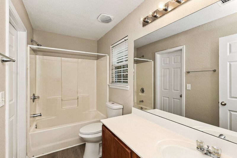 1,930/Mo, 4689 Ravenwood Loop Union City, GA 30291 Primary Bathroom View