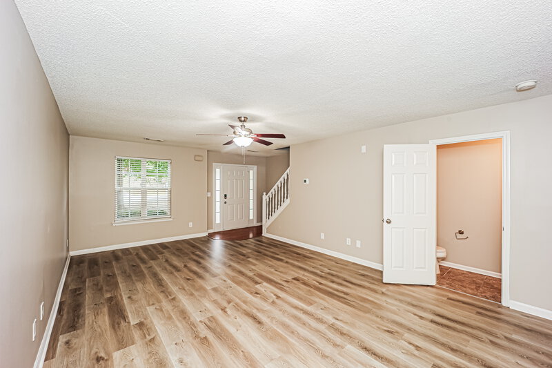 1,725/Mo, 6116 Hickory Ln Union City, GA 30291 Living Room View 2