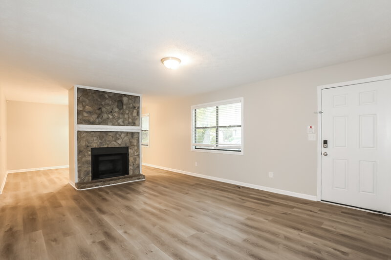 2,450/Mo, 4284 Ridgetop Dr Ellenwood, GA 30294 Living Room View 2