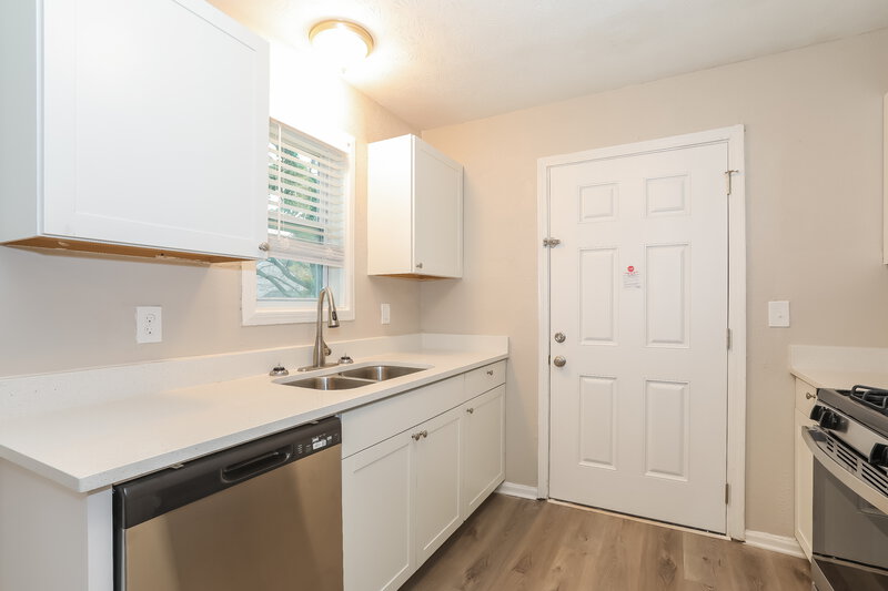 2,450/Mo, 4284 Ridgetop Dr Ellenwood, GA 30294 Kitchen View