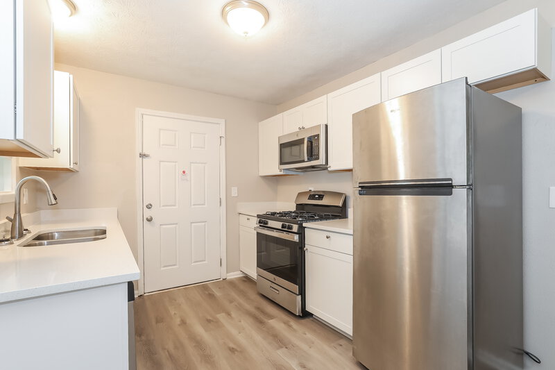 2,450/Mo, 4284 Ridgetop Dr Ellenwood, GA 30294 Kitchen View 2