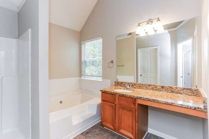 2,140/Mo, 3856 Micah Ln Ellenwood, GA 30294 Main Bathroom View
