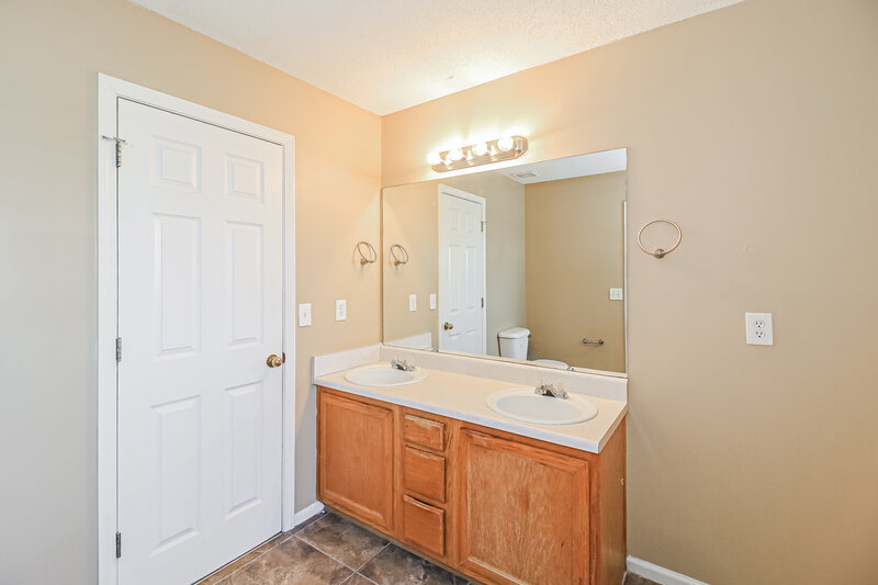 1,945/Mo, 2660 Brenston Dr Ellenwood, GA 30294 Main Bathroom View