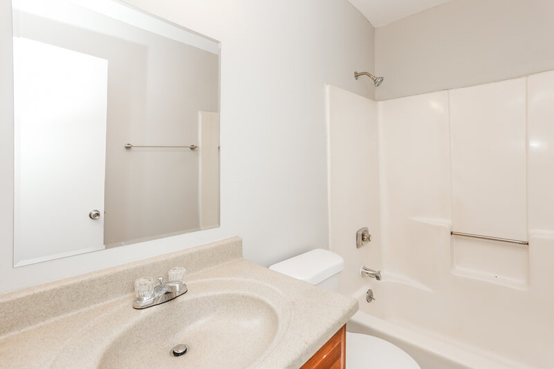 1,795/Mo, 6684 Judy Ln Riverdale, GA 30296 Main Bathroom View
