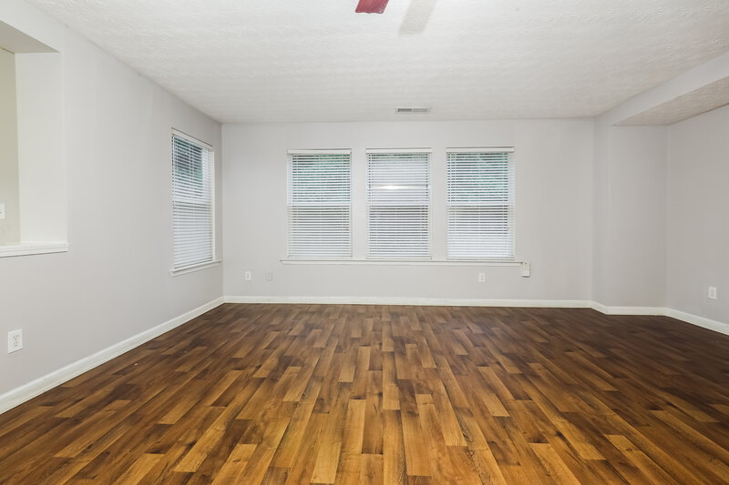 2,160/Mo, 2894 Edgewater St SW Atlanta, GA 30331 Living Room View