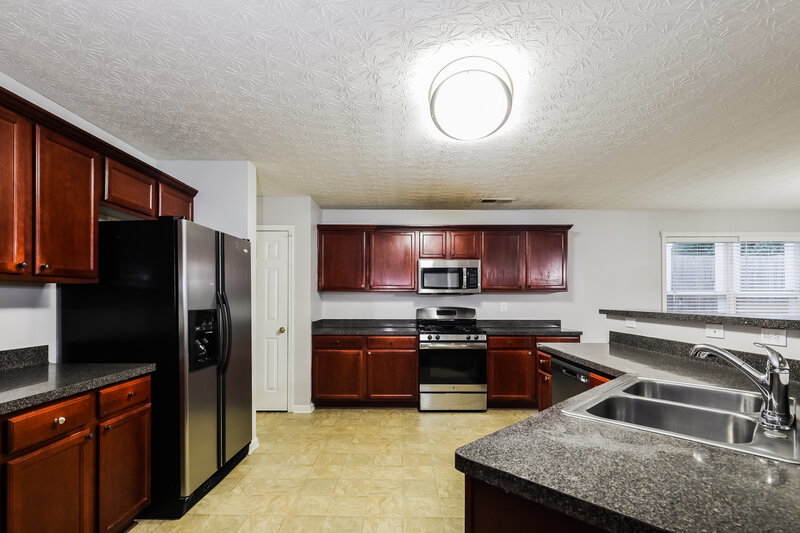 2,160/Mo, 2894 Edgewater St SW Atlanta, GA 30331 Kitchen View