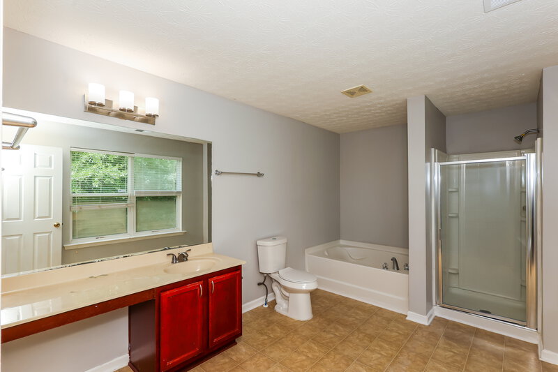 2,465/Mo, 2894 Edgewater St SW Atlanta, GA 30331 Main Bathroom View