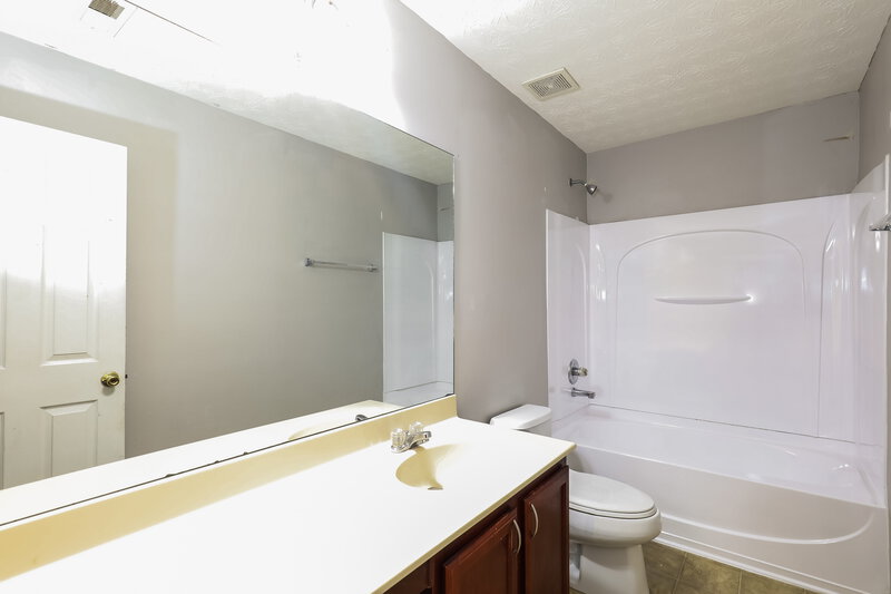 2,160/Mo, 2894 Edgewater St SW Atlanta, GA 30331 Bathroom View