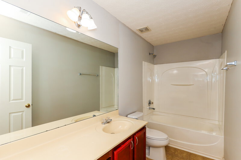 2,465/Mo, 2894 Edgewater St SW Atlanta, GA 30331 Bathroom View