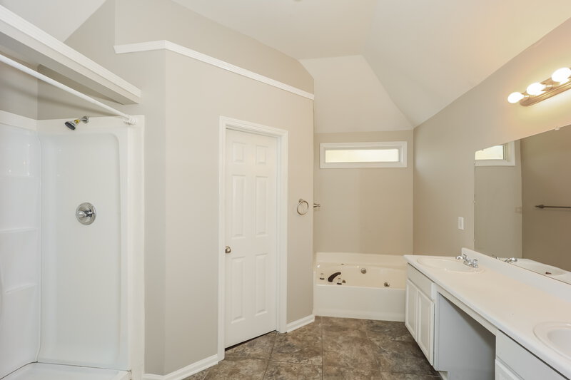 2,335/Mo, 375 Birchmere Close SW Atlanta, GA 30331 Main Bathroom View