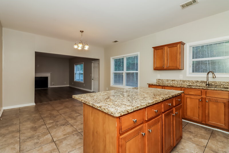2,915/Mo, 5224 Lexmark Circle SW Atlanta, GA 30331 Kitchen View 2