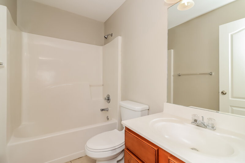 2,915/Mo, 5224 Lexmark Circle SW Atlanta, GA 30331 Bathroom View 2