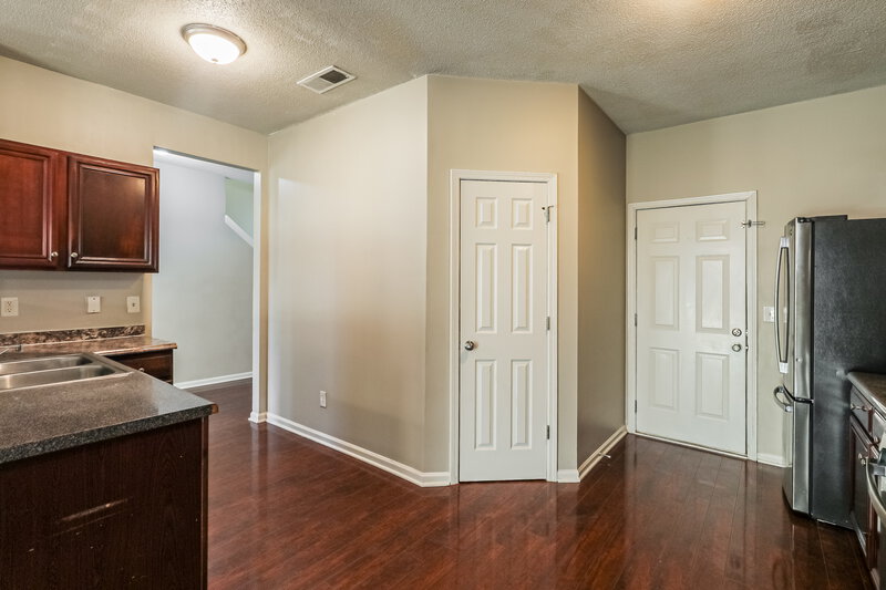 2,000/Mo, 1605 Tigris Ct Atlanta, GA 30349 Kitchen View