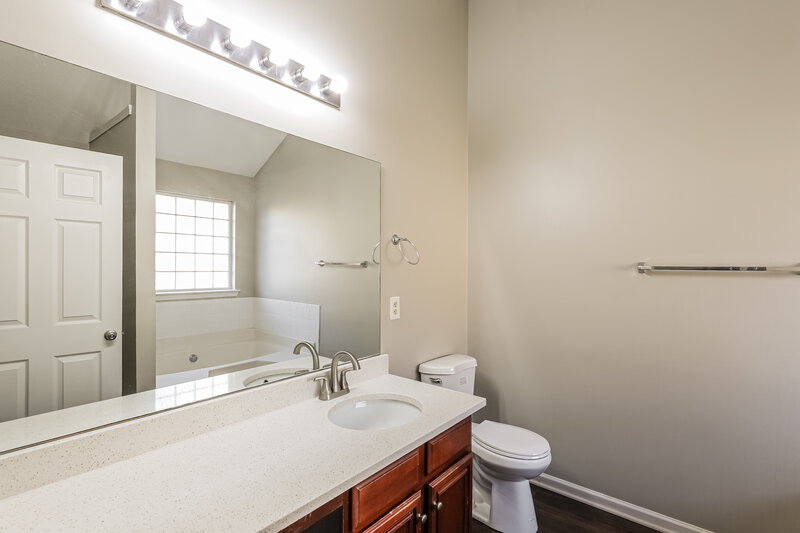 2,000/Mo, 1605 Tigris Ct Atlanta, GA 30349 Main Bathroom View