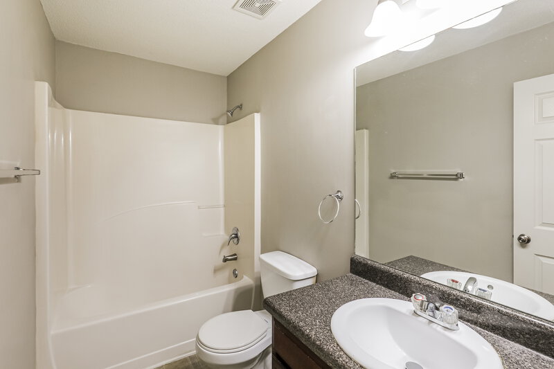 2,000/Mo, 1605 Tigris Ct Atlanta, GA 30349 Bathroom View 2