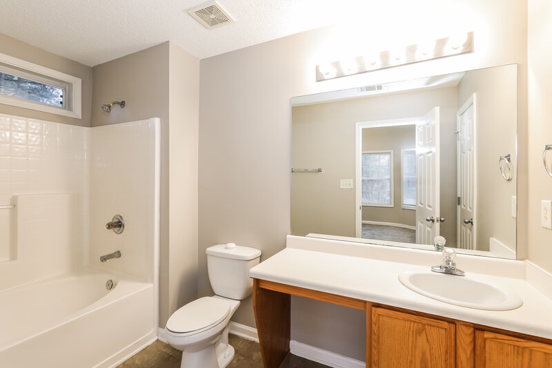 1,940/Mo, 615 Beddick Ln Atlanta, GA 30349 Main Bathroom View